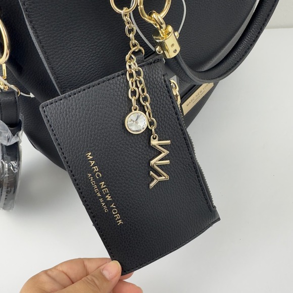 Vintage Andrew Marc black leather gold tone hardware with adjustable strap bag - Picture 5 of 13